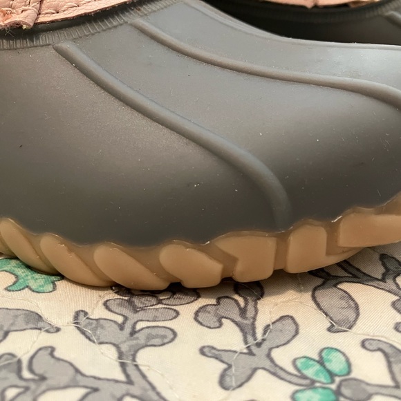 nautica • dorsay rubber toe duck boot in blush/grey - Picture 5 of 13